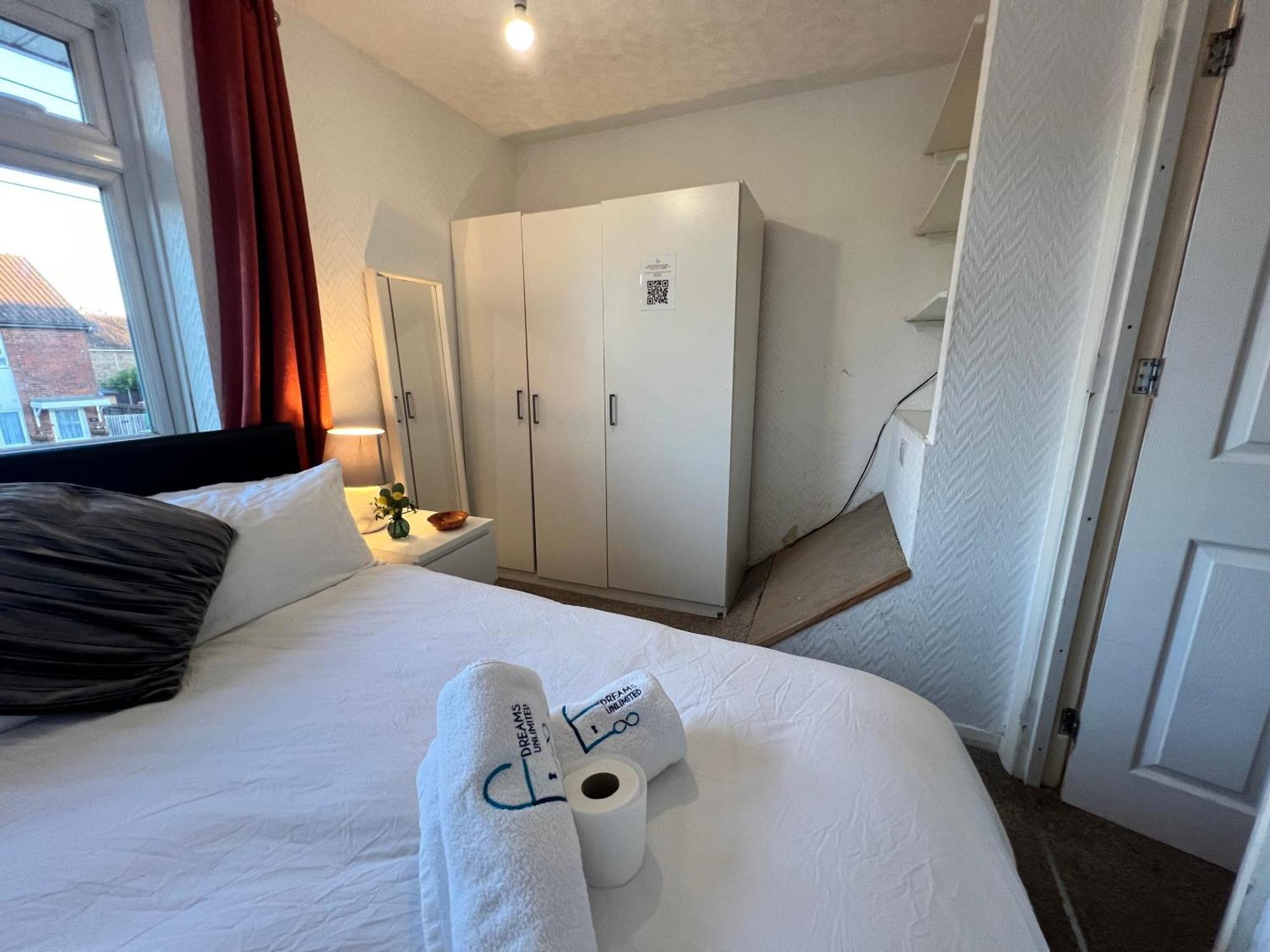 33Sm Dreams Unlimited Serviced Accommodation- Staines - Heathrow Stanwell Exteriér fotografie