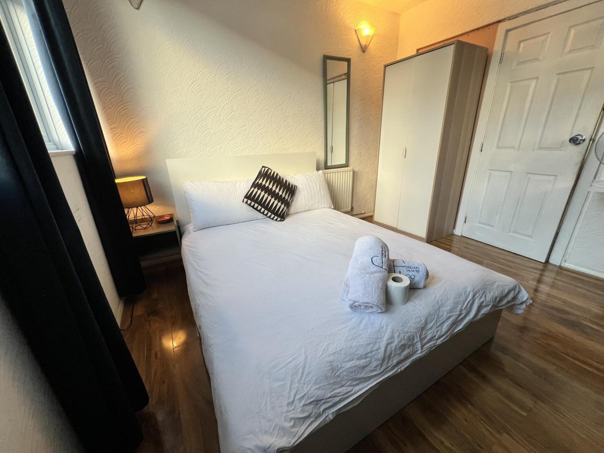 33Sm Dreams Unlimited Serviced Accommodation- Staines - Heathrow Stanwell Exteriér fotografie